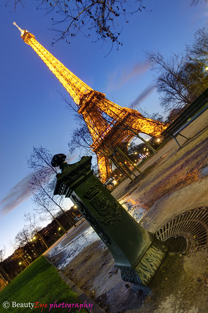 Paris - Eiffel Tower @ Blue Hour [HDR]
