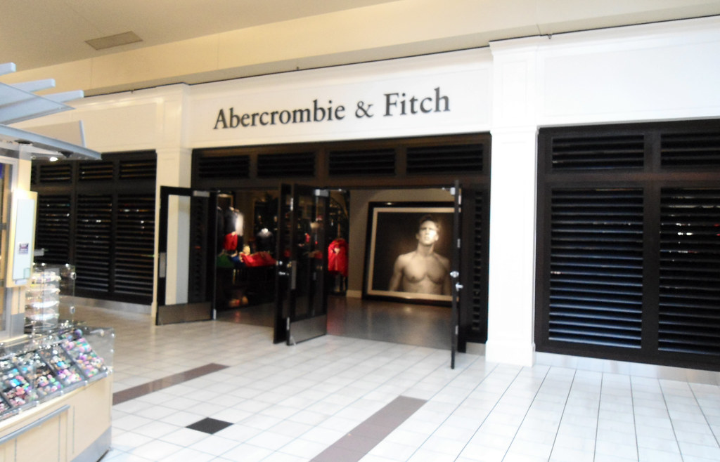 Abercrombie \u0026 Fitch Alderwood Mall 