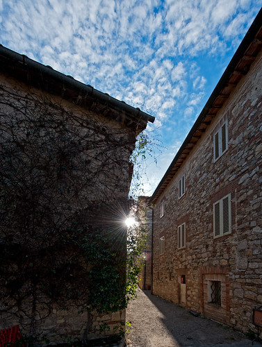 "Light & Shadows" - San Felice (Castelnuovo Berardenga) (Then press L or click on photo) by pigianca, * Le Icone e gli Awards dei gruppi, privi di commento personale, saranno rimossi.
* Icons and Awards