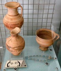 Lefkandi: PG pottery and necklace