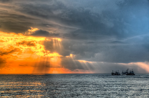 morning sun beach water sunrise thailand boat khan fishingboats huahin hdr 2012 หัวหิน ประเทศไทย prachuap khiri prachuapkhirikhan d5000 ประจวบคีรีขันธ์ totallythailand coco51