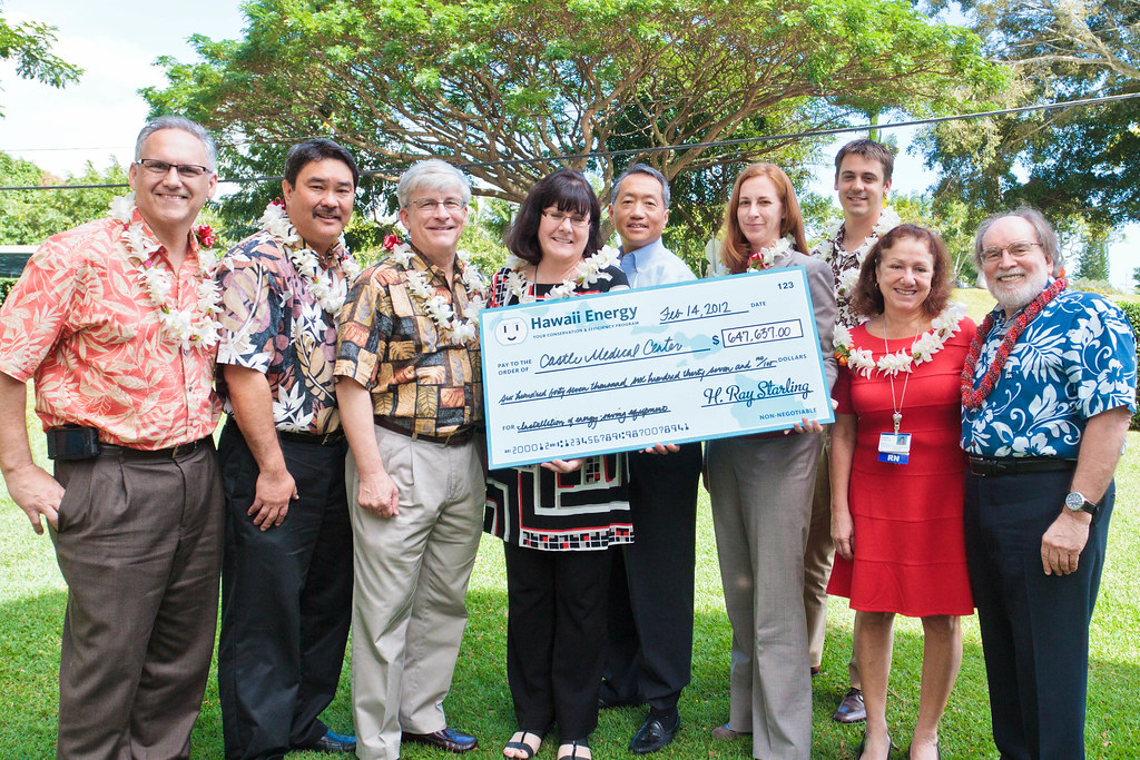 governor-abercrombie-at-the-rebate-check-presentation-to-c-flickr