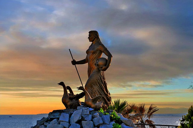 Akçay / Balıkesir  - Sarıkız heykeli
