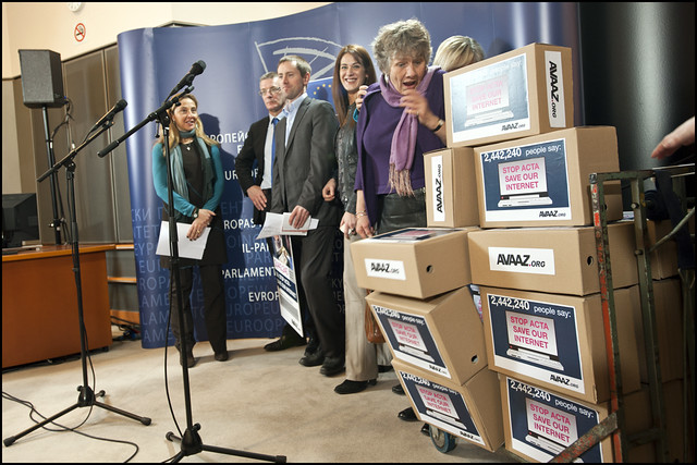 A moment of confusion during the handover of the 2.4 million petition signatures against ACTA