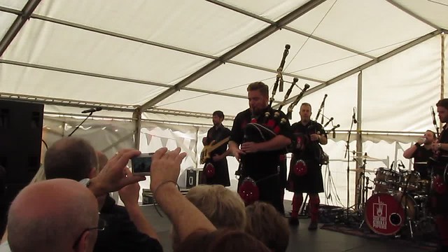 Red Hot Chilli Pipers - video