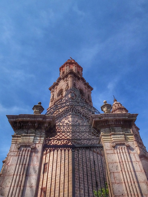 Bell Tower of Morelia Cathedral (Morelia, Mexico. Gustavo Thomas © 2014)