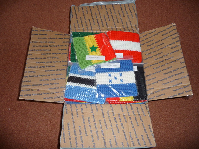 akarapacha (Fort Myers, USA)  (RAV) has sent me 100 Olympic Flags! They are wonderful!