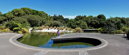newzealand panorama sculpture nature pool girl canon garden landscape bluesky auckland botanicgarden d2 manukau nativeplants 550d aucklandbotanicgardens t2i endangeredplants threatenedplants canoneos550d