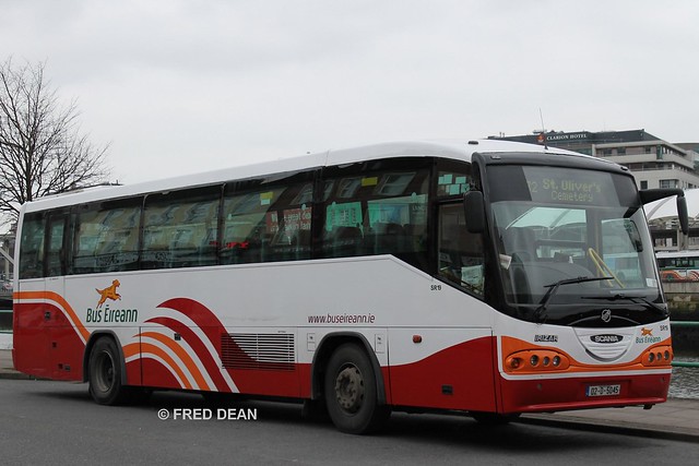Bus Éireann SR 19 (02-D-5045).