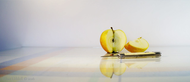 Simple Pleasures - an apple ;o)