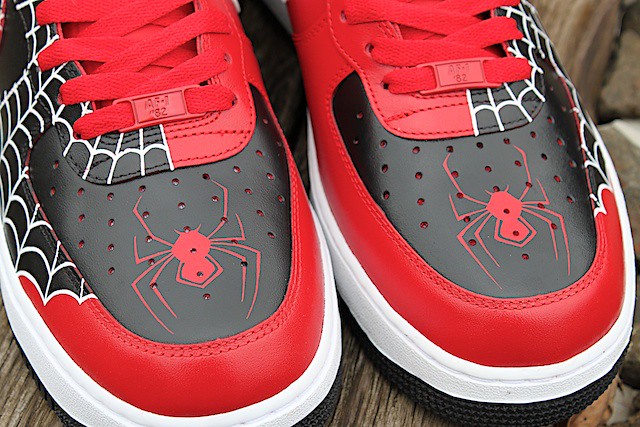 Кроссовки найк человек паук. Найк человек паук кроссовки Nike. Nike Air Jordan 1 Spider man. Nike Air Force Spider. Nike Air Shoelaces.