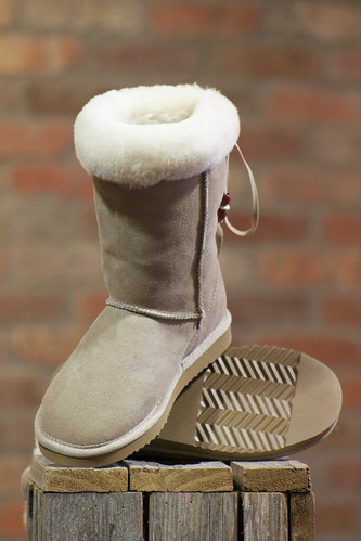 Back-tie Sheepskin Boot | by sheepskin and alpaca