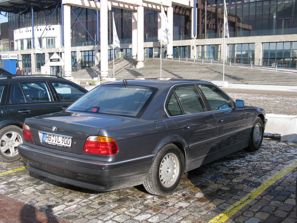 Image of BMW 7 Series E38