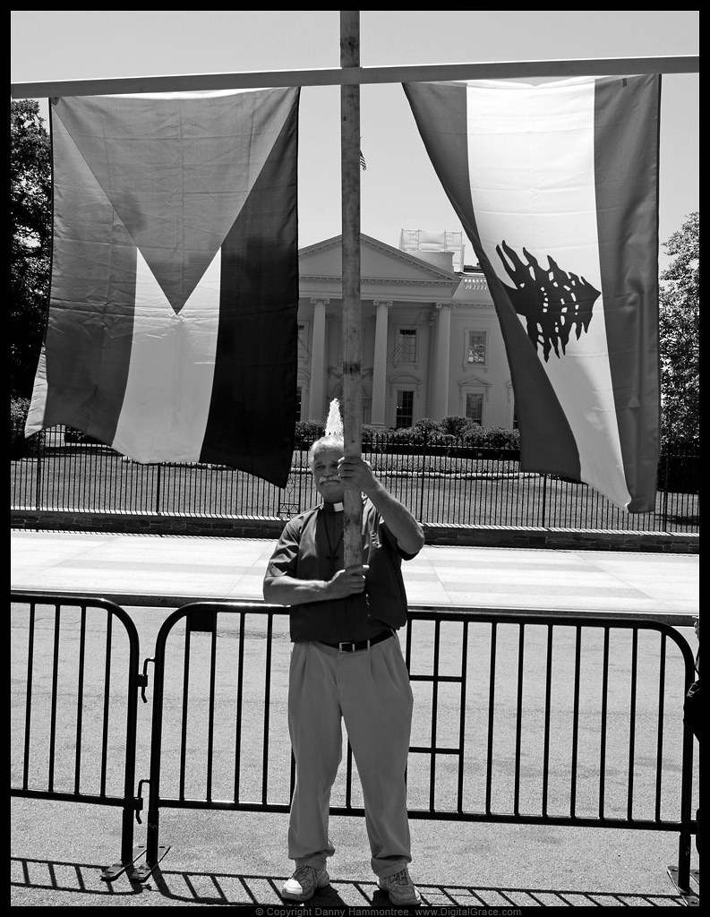 Carrying the Cross | What: Protest denouncing the US support… | Flickr