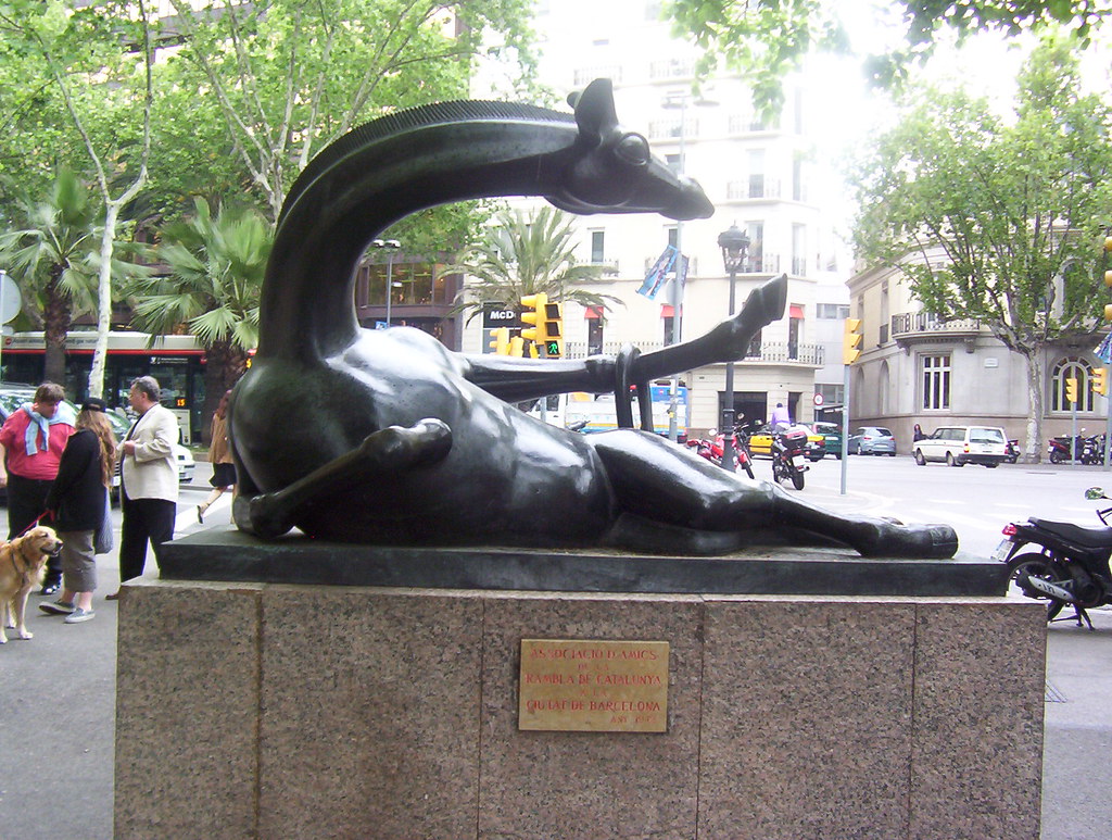 a statue on Avda Diagonal, Barcelona | monkeyuk2000 | Flickr