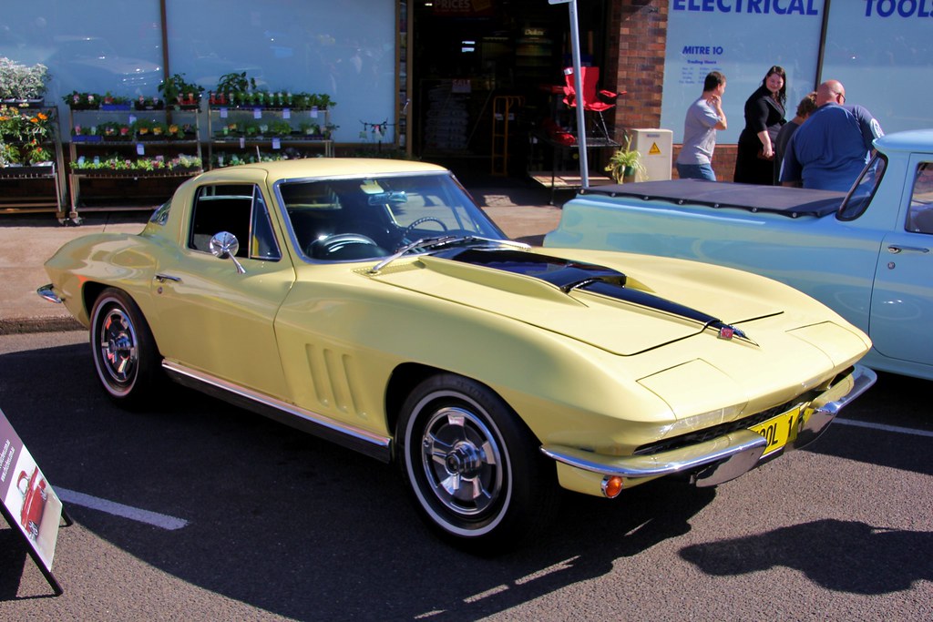 Image of 1966 Chevrolet C2 Corvette Sting Ray coupe