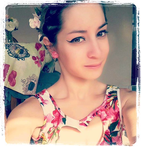 My Sweet French Customer @cherry.sofia 💖 with her Pink Lucite Dômes Earrings ✨ Available at 👉 www.glitterparadise.com 🔄 Look du jour #oodt #retro #retrogirl #retrostyle #retrolife #vintage #vint | by glitterparadise