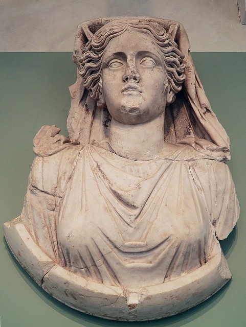 Médaillon : buste de la déesse Cybèle, II° ou III° siècle, MSR, Musée Saint-Raymond, Villa romaine de Chiragan, Musée des Antiques de Toulouse
