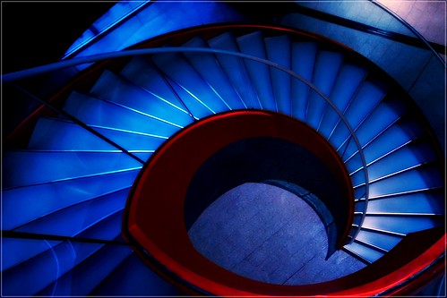 blue red paris stairs escalier chalesdegaulle canoneosrebelxsi sigma1020mm456dchsm unusualviewsperspectives yartphotography