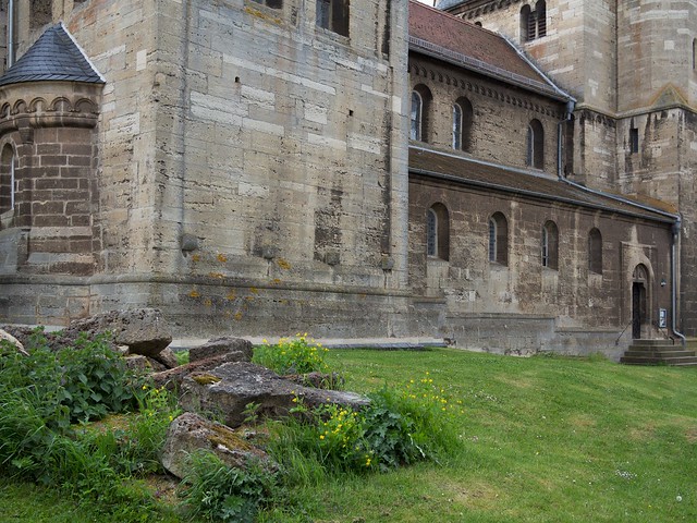 Münchenlohra (Thüringen), Pfeiler Basilika