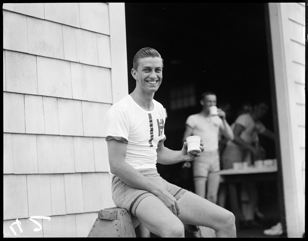 1936 Franklin D Harvard Rowing Team Vintage Old Photo 4” x 6” Roosevelt Jr. 