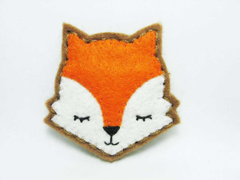Moody fox felt brooch - tini size