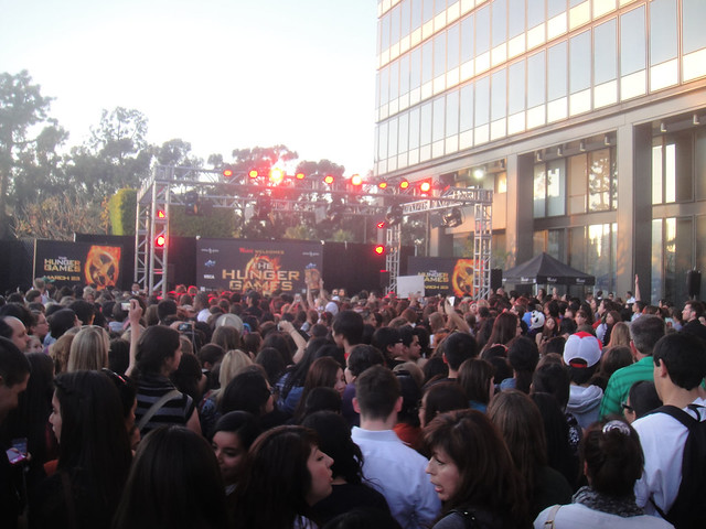 Hunger Games Mall Tour - the crowd waits
