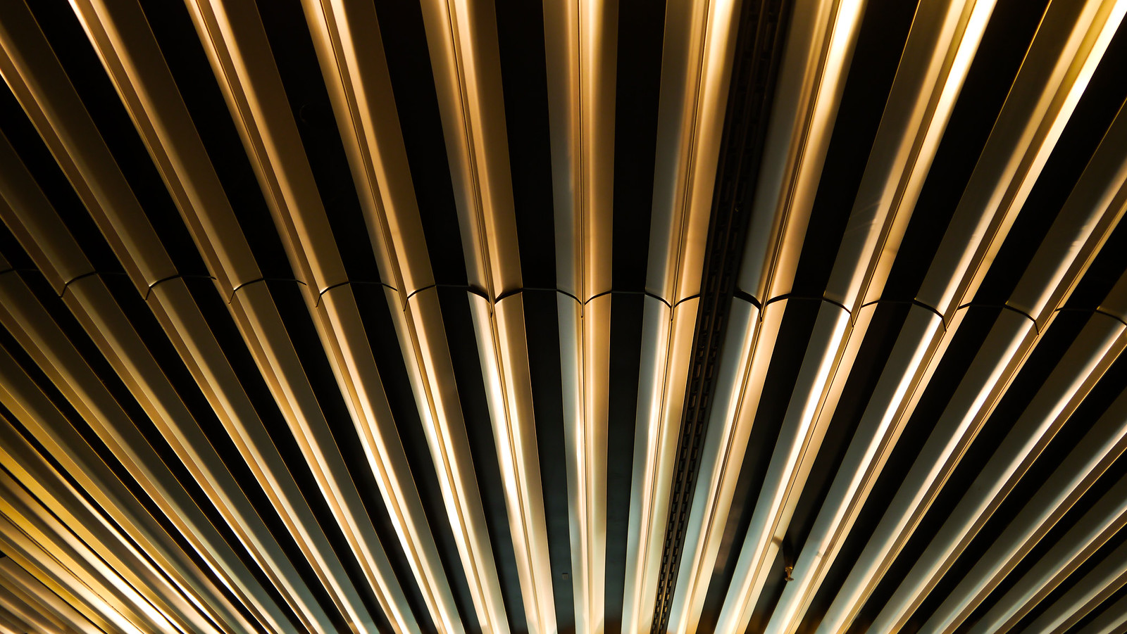 rays | roof shot from Frankfurt/Germany airport Lumix G Vari… | Flickr