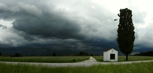 road tree field weather germany bayern bavaria oberbayern upperbavaria wiese wiesen chapel pasture fields thunderstorm gewitter baum panorma kapelle thunderbold gewitterstimmung claudemunich feldkapelle fieldchapel oberhaching oberbiberg