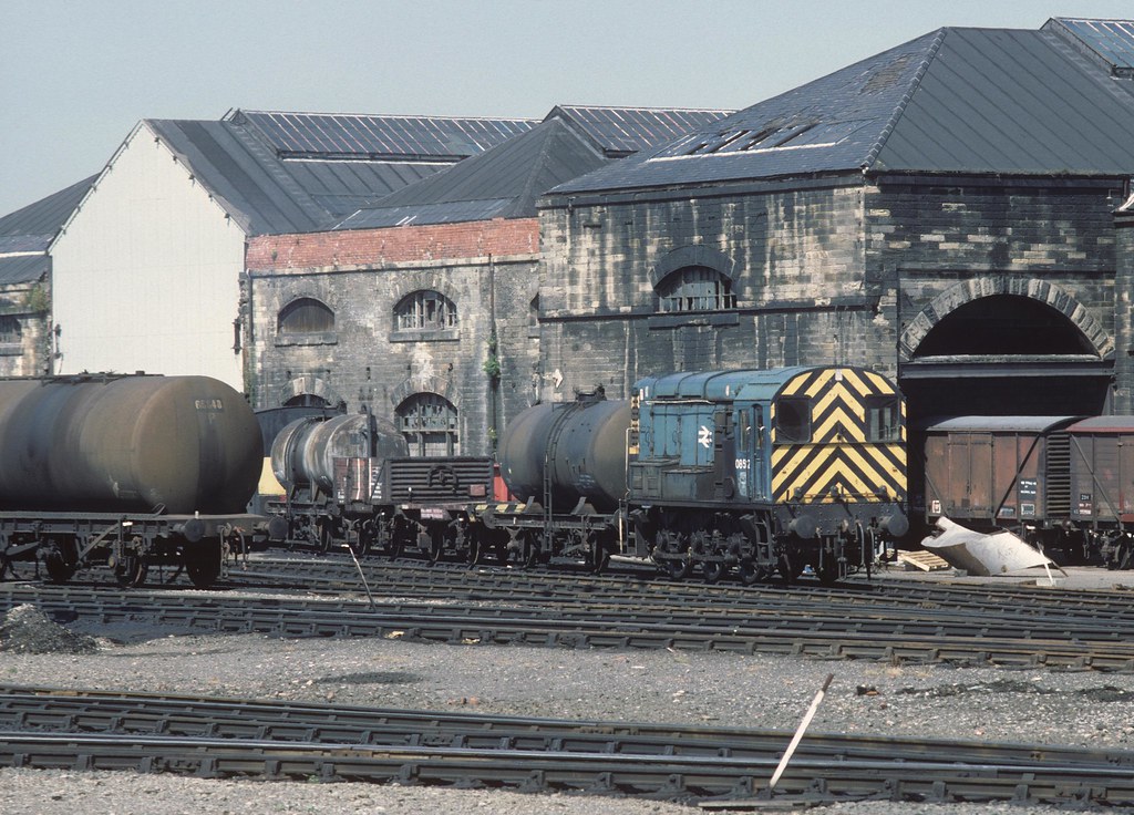 08512 Gateshead | 08512 at the head of a mixed rake at Gates… | Flickr
