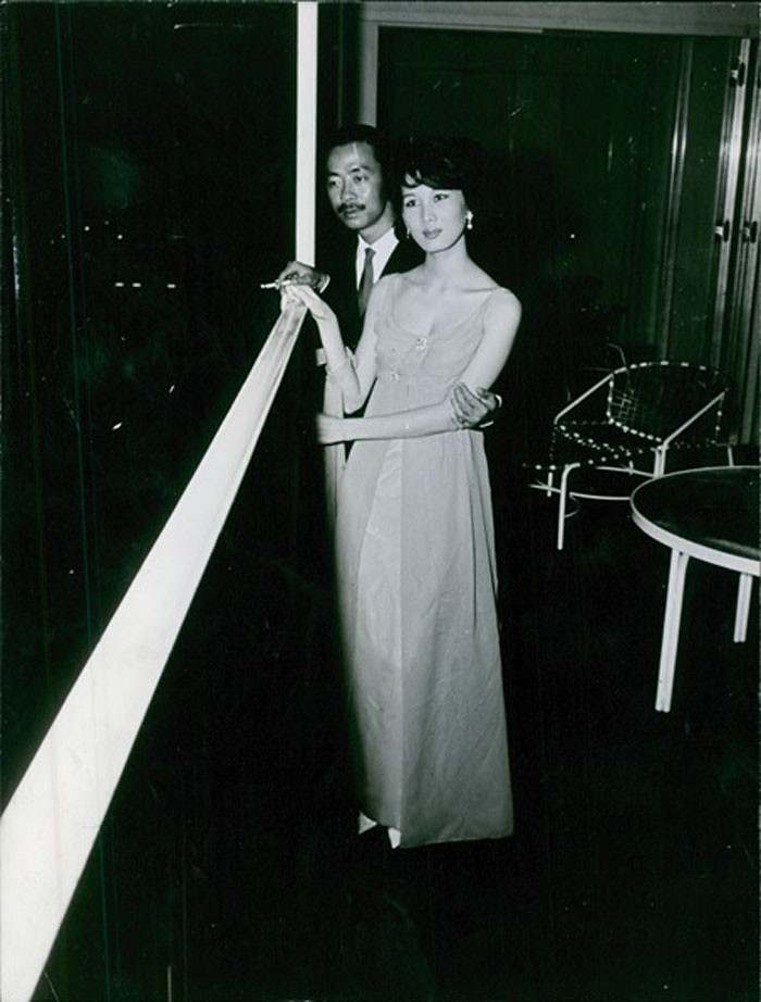 Nguyen Cao Ky standing with his wife Đặng Tuyết Mai. 1966