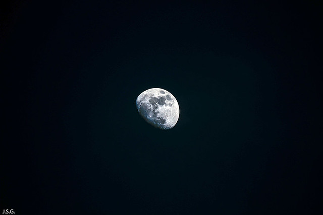 Sa Lluna - la Luna  - the Moon