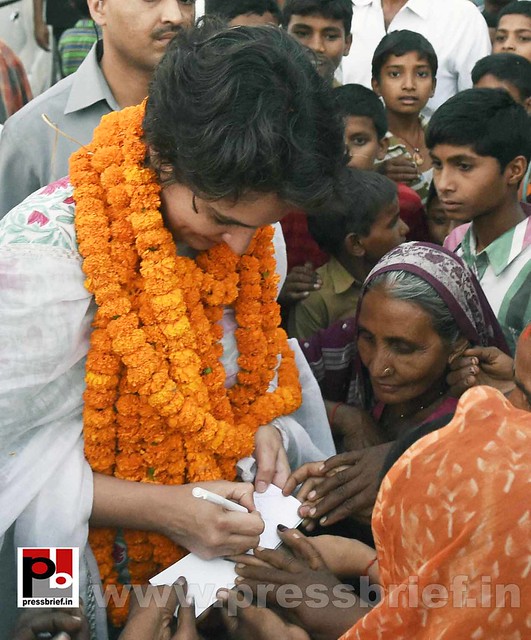 Priyanka Gandhi mingles with people in Amethi 03