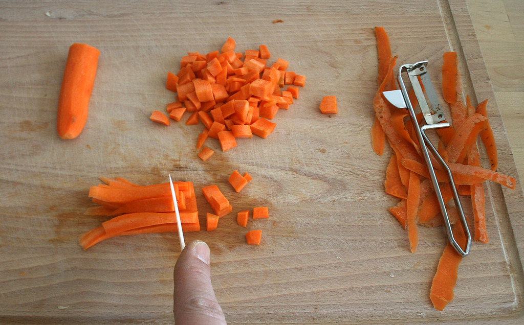 12 - Karotte schälen & schneiden / Peel & cut carrot | Flickr