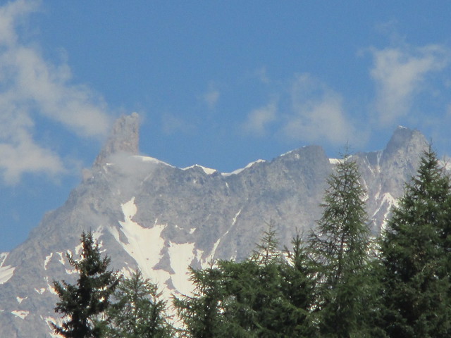 IMG_0966 VdA - Il Dente del Gigante (Gruppo del Monte Bianco) tra una schiarita e l'altra