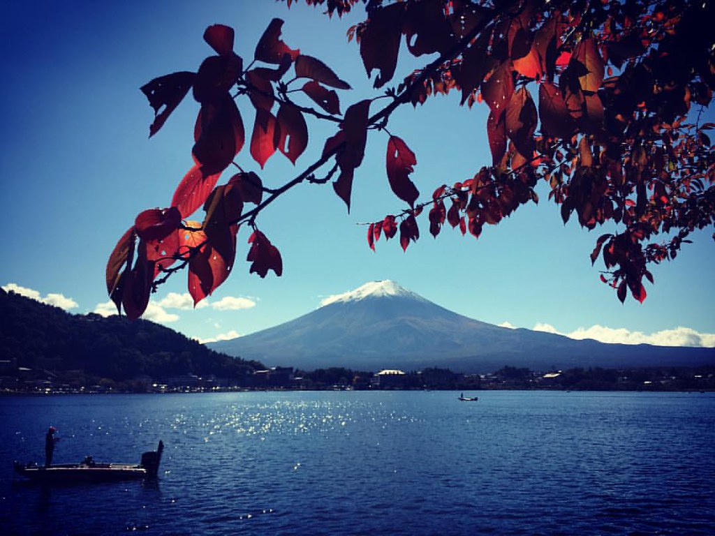 秋の河口湖と富士山 Leo Lo Flickr