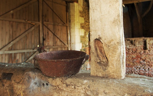 A rusty bowl in a stable