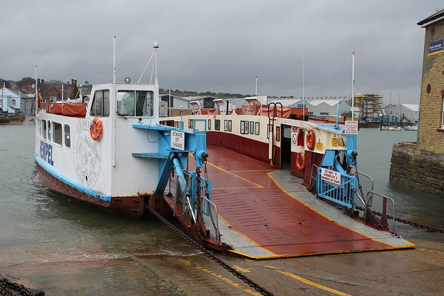 Cowes Floating Bridge: East Cowes - West Cowes Chain Ferry  West Cowes