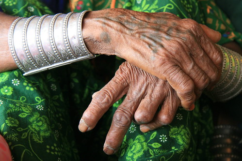 pakistan green silver hands fingers age bracelets sindh oxfam