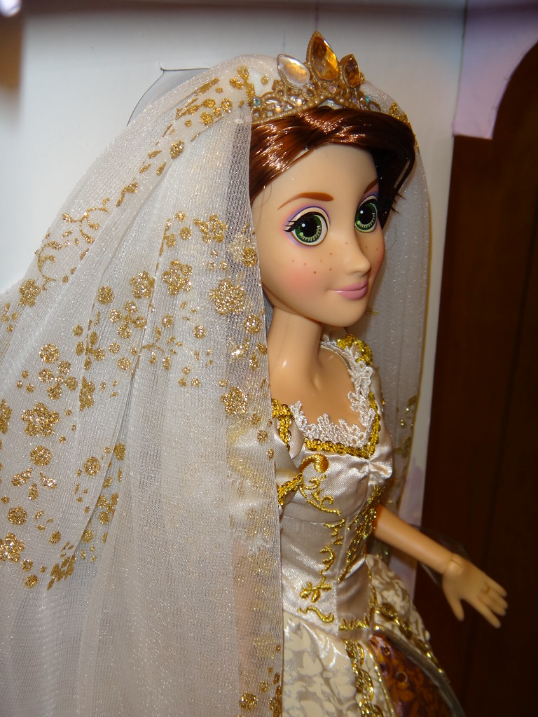 Limited Edition 17'' Rapunzel Wedding Doll Deboxing In