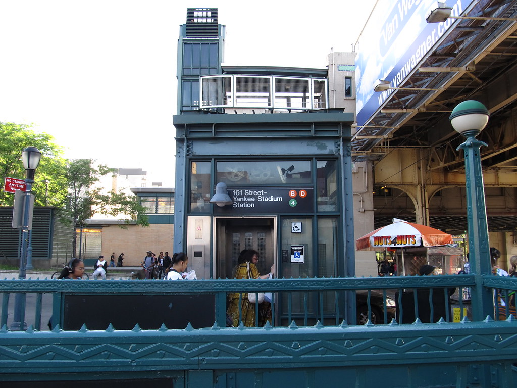 34 161st Street Yankee Stadium Station Stock Photos, High-Res