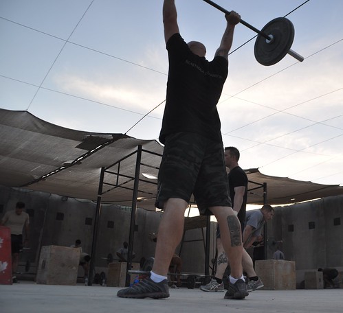 how many calories are burned in an hour of crossfit?