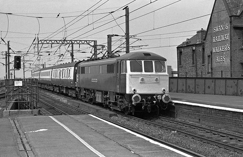 86211 Wigan North Western 04/06/82 | 86211 'City of Milton K… | Flickr