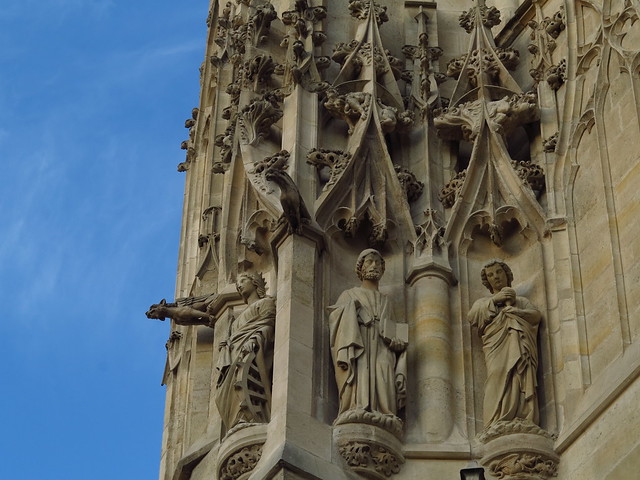 Tour Saint-Jacques / statue de sainte Catherine d'Alexandrie représentée avec la roue de son supplice