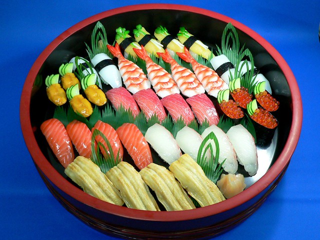 Assorted Sushi for 4 Replica 握り桶(四人前) 食品サンプル