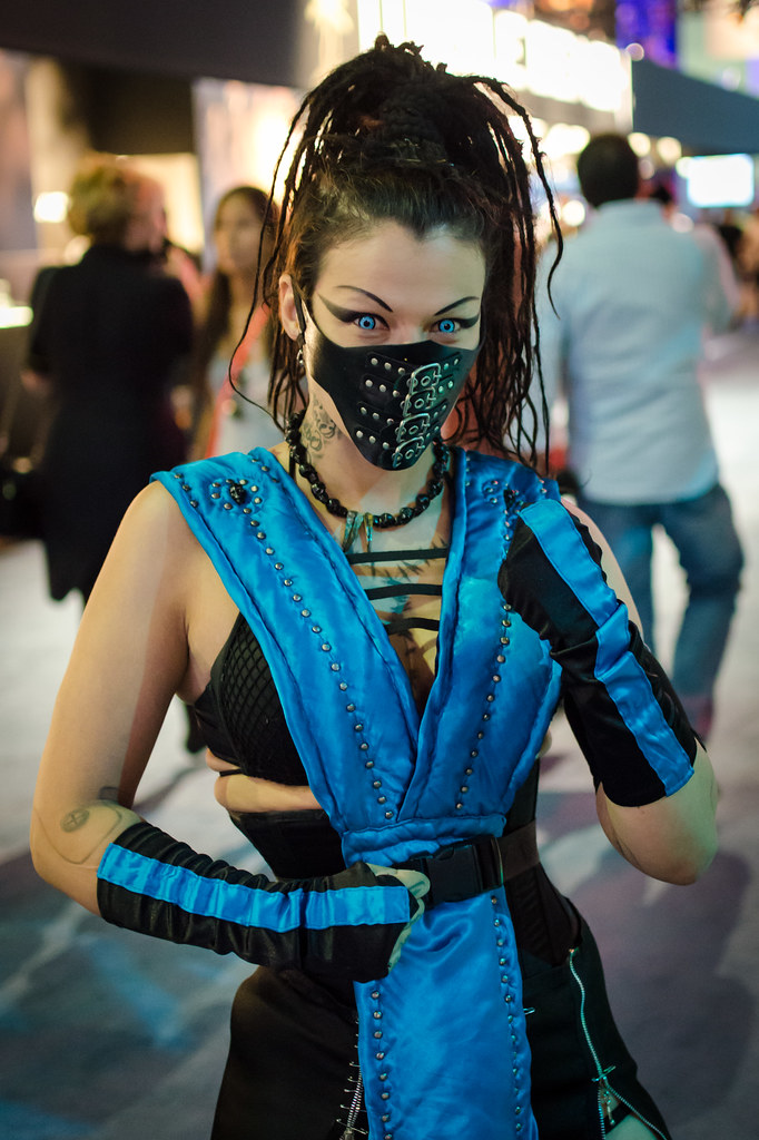 Verbazingwekkend Mortal Kombat cosplay girl at E3 2012 | Sergey Galyonkin | Flickr BP-25