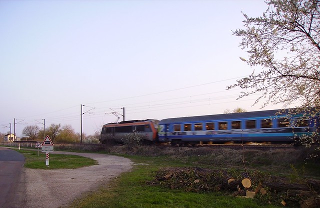 Locomotive électrique se dirigeant vers Nevers