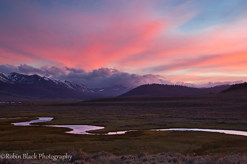 pink sunset red colorful purple ngc explore mammoth sierranevada hwy395 frontpage naturesbest fiery hotsprings highsierra nationalgeographic scurve highway395 hotcreek easternsierra explored springfed rangeoflight outdoorphotographer canon5dmarkii robinblackphotography