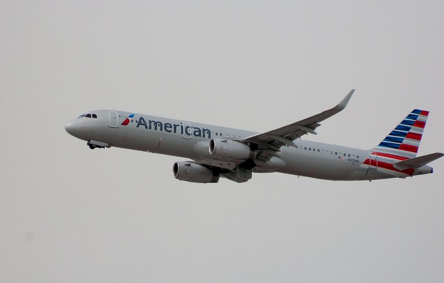 American Airlines N105NN flight No. A22 Airbus A321-231 seconds after take-off from LAX to New York (JFK)