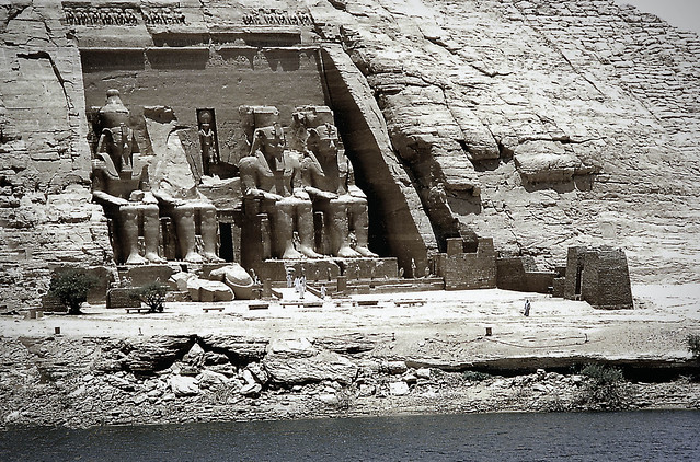 El Templo de Abu Simbel desde el lago Nasser